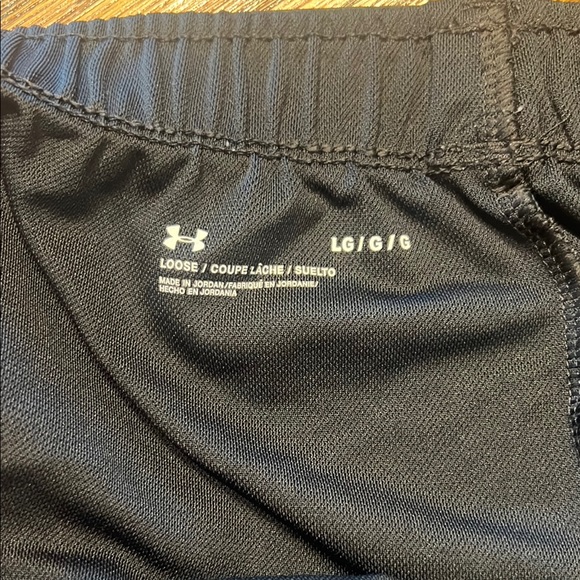 Under Armour Black Athletic Shorts Lightweight Performance - Picture 3 of 3